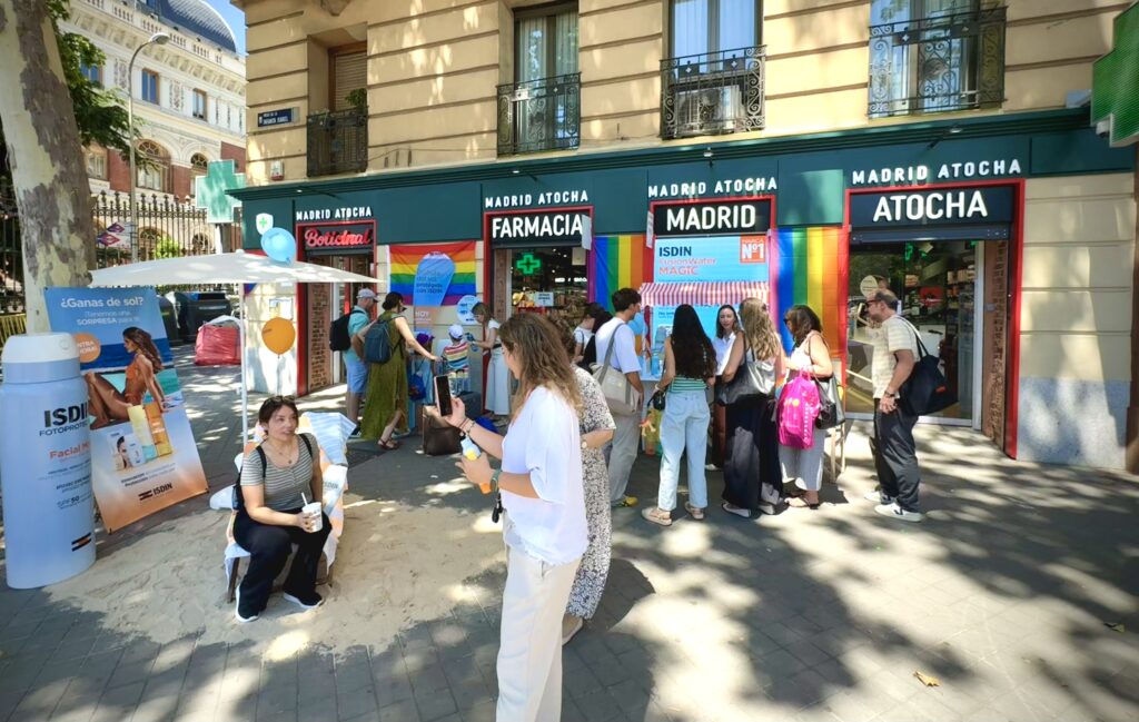 Fachada de Farmacia Madrid Atocha en Paseo de la Infanta Isabel 3 junto a la Estación de Atocha